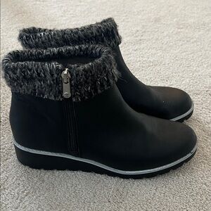 Adrienne Vittadini Black Winter Boots with Gray Cozy Trim